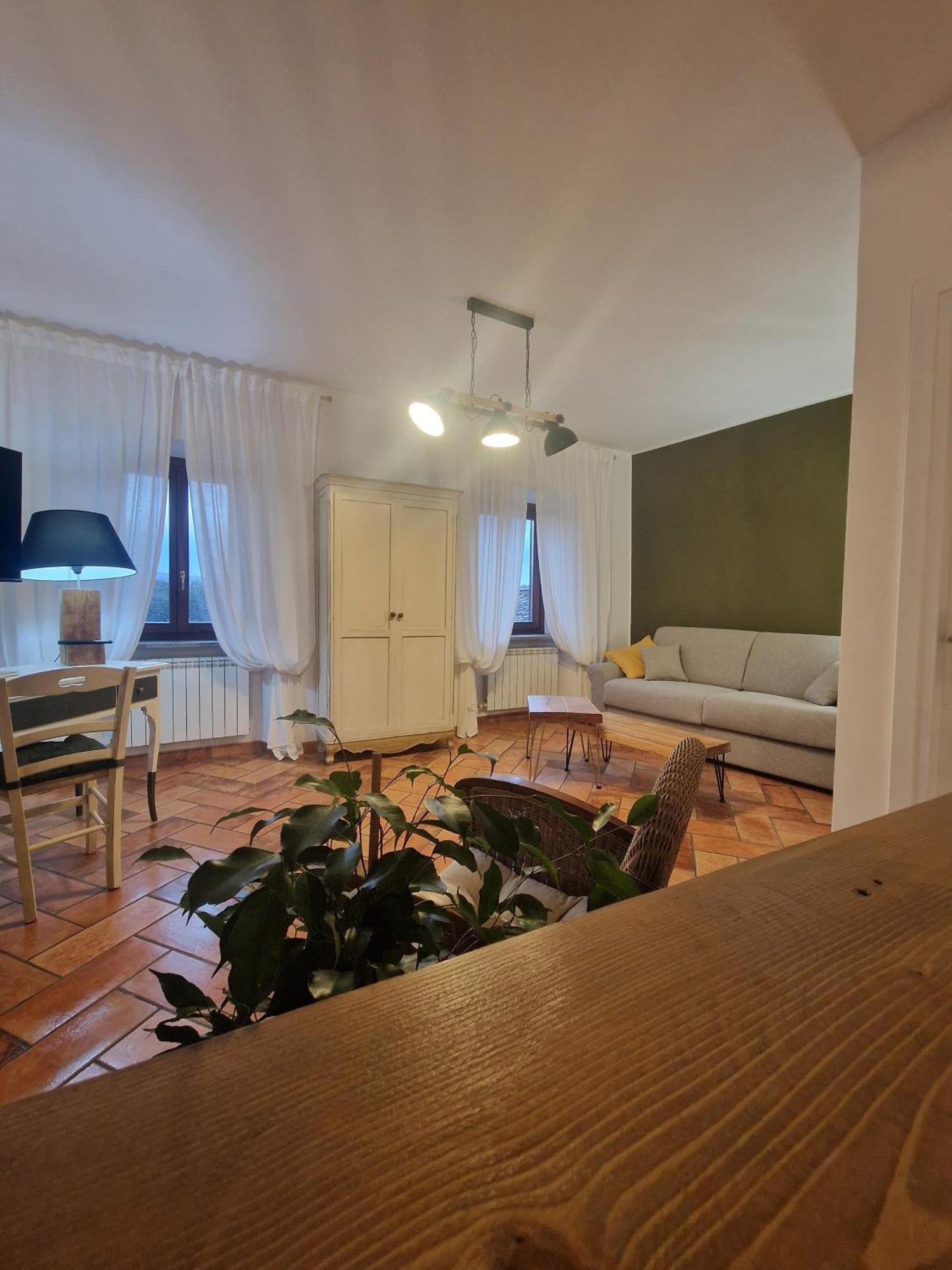 Piazza Duomo Casa Vacanze 수트리 외부 사진